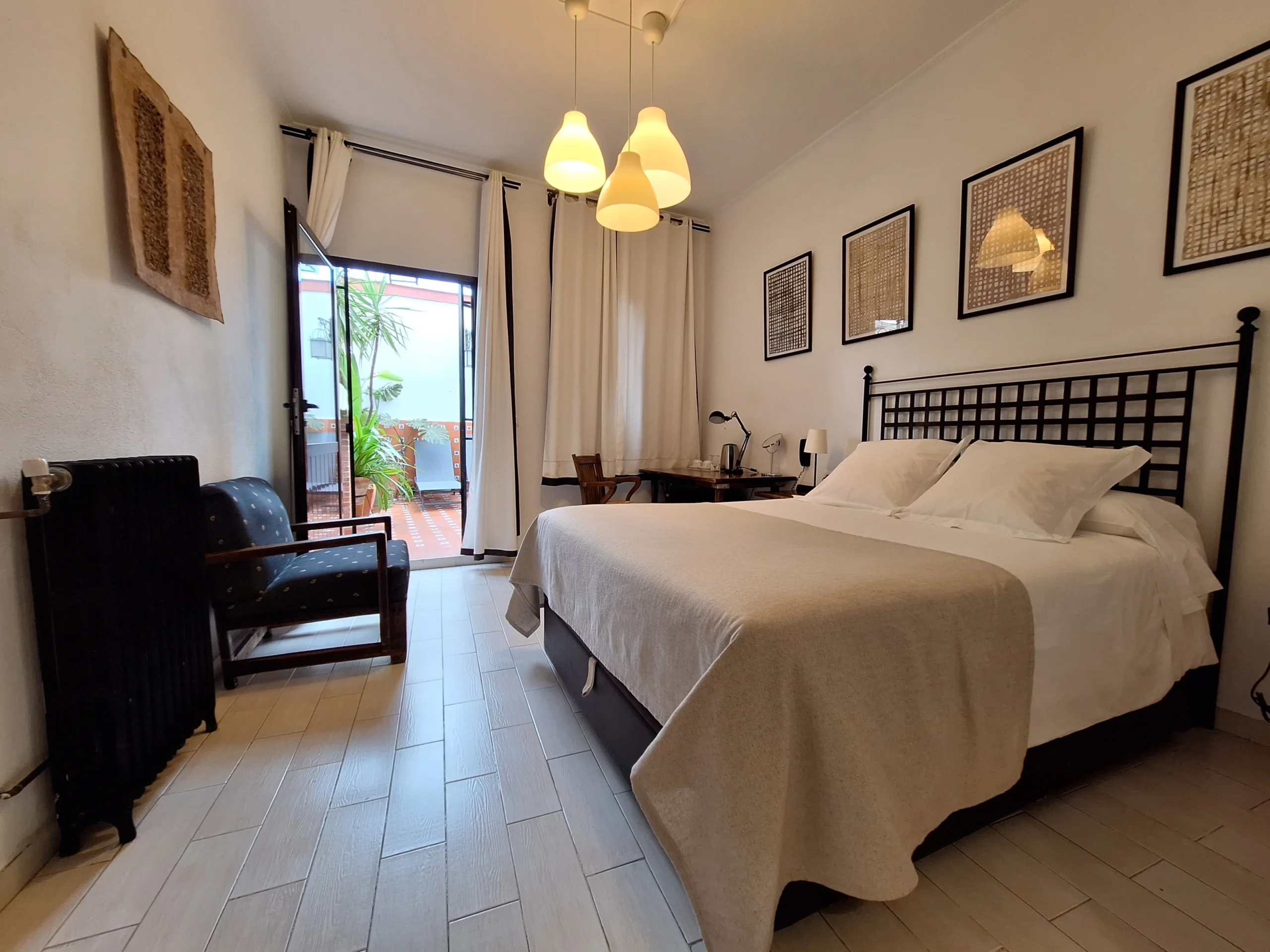 Habitación Laurel con cama queen size y salida a su terraza