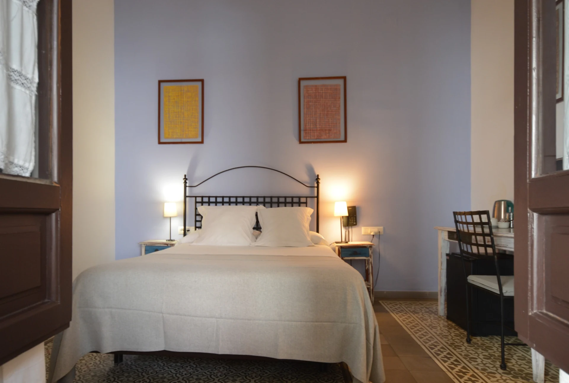 Sábila, habitación amplia con cama queen size